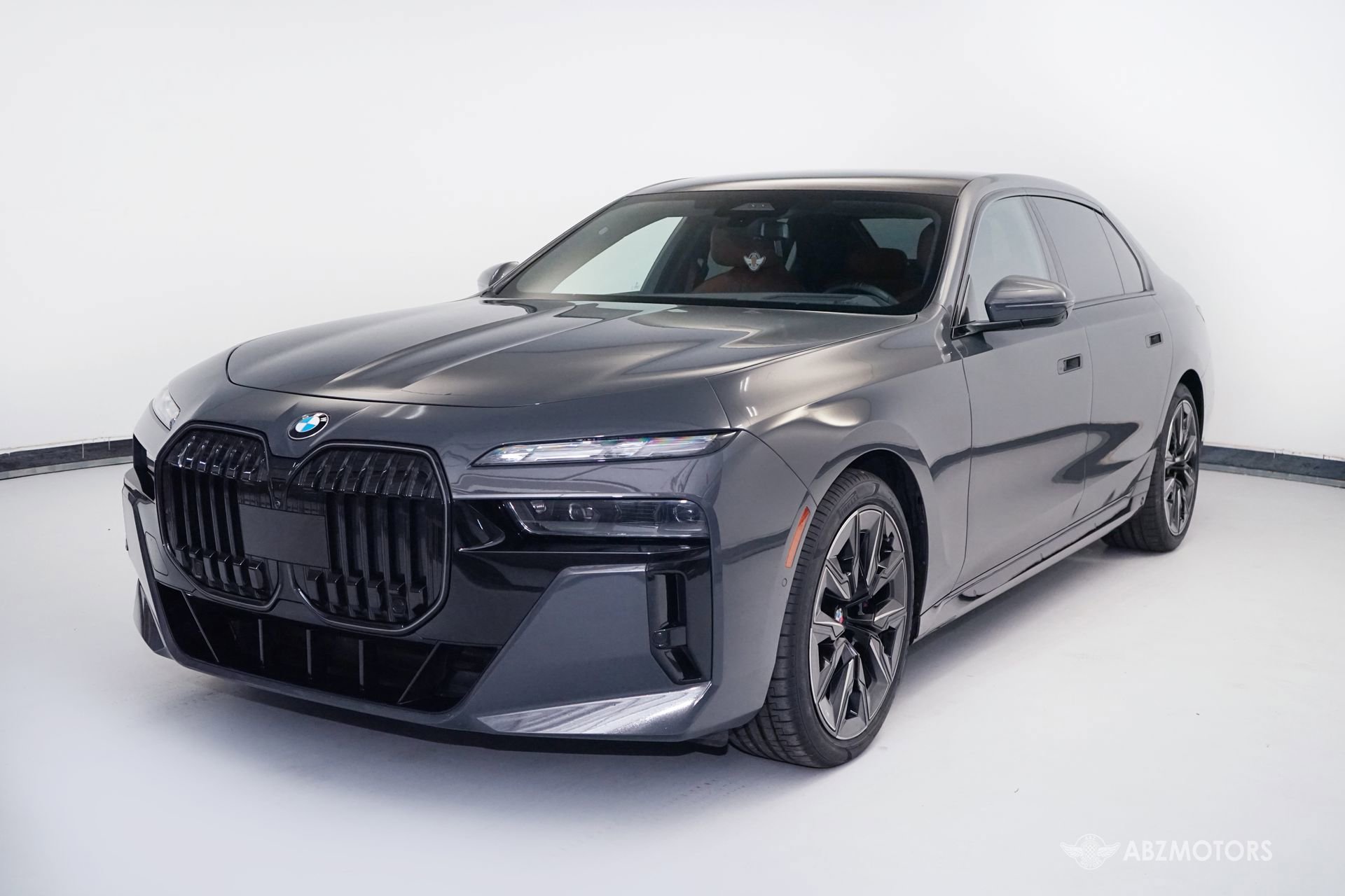 Used 2024 BMW 760i xDrive w/ Executive Package image 2