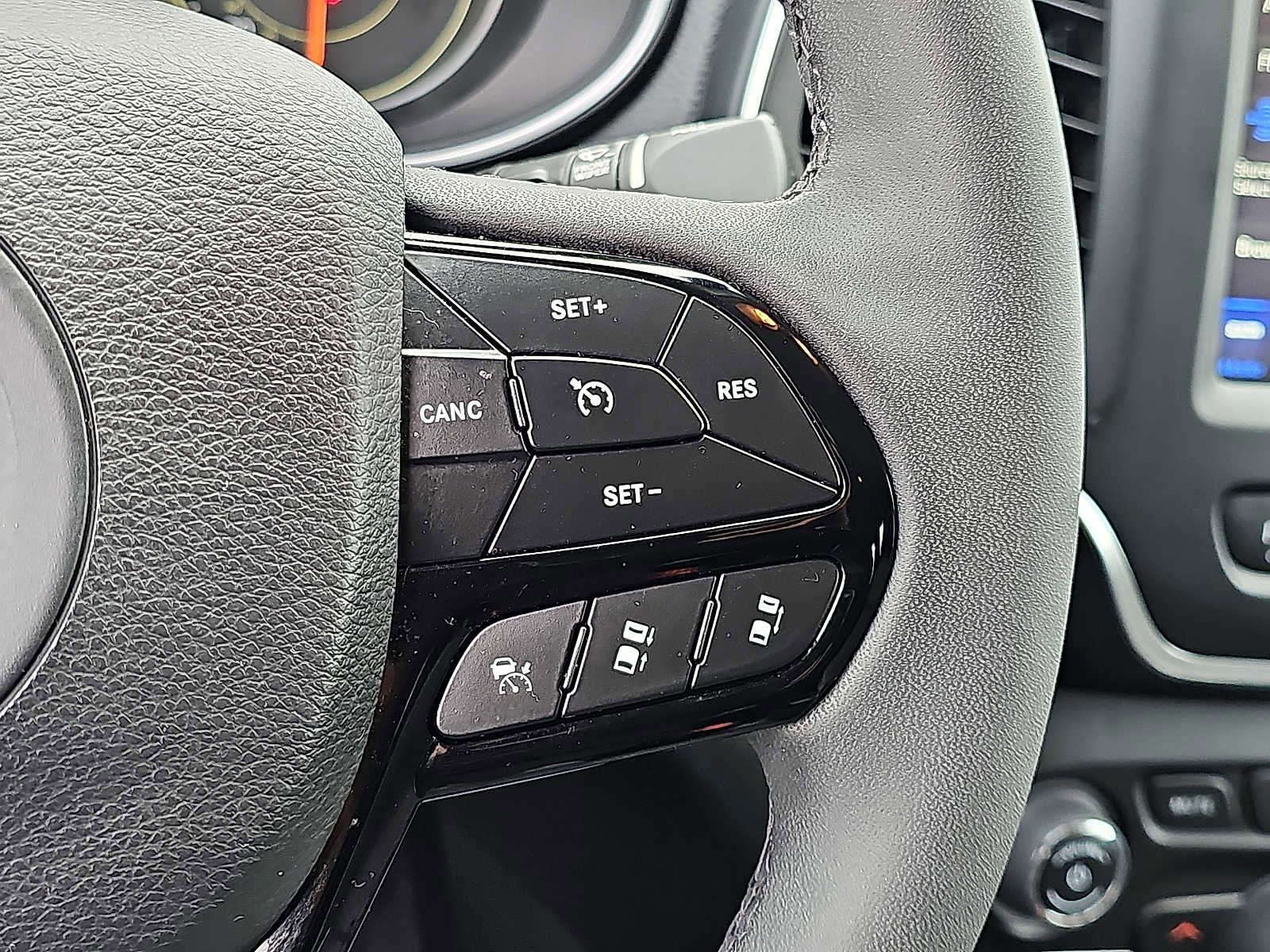 Used 2023 Jeep Cherokee Altitude Lux image 23