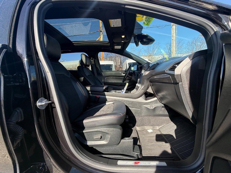 Certified 2022 Ford Edge ST-Line w/ Class II Trailer Tow Package image 14