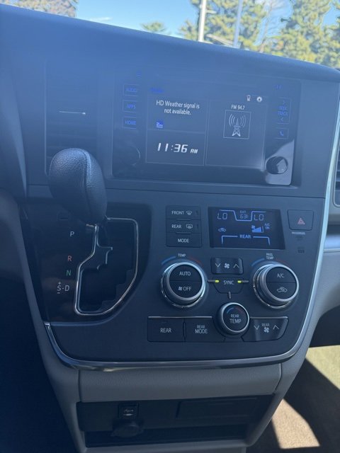 Used 2017 Toyota Sienna LE image 22