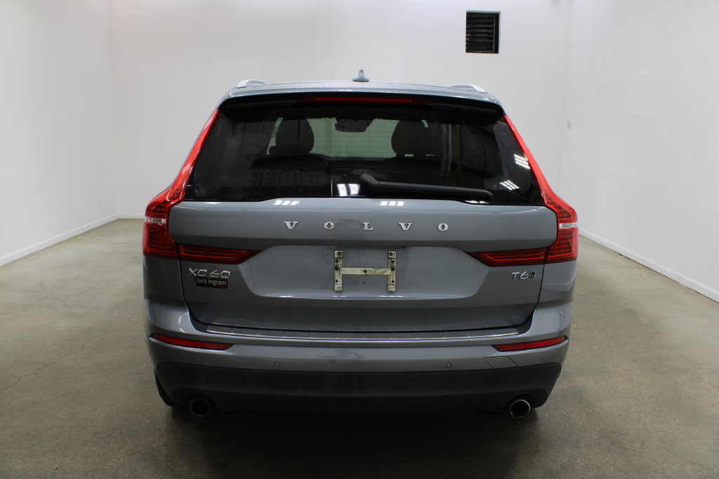 Used 2018 Volvo XC60 T6 Momentum w/ Convenience Package AWD/4WD image 4