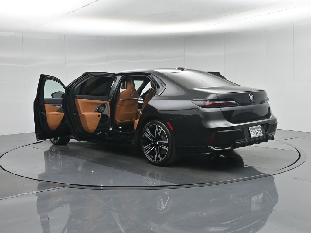 Used 2023 BMW 740i w/ Parking Assistance Package image 32