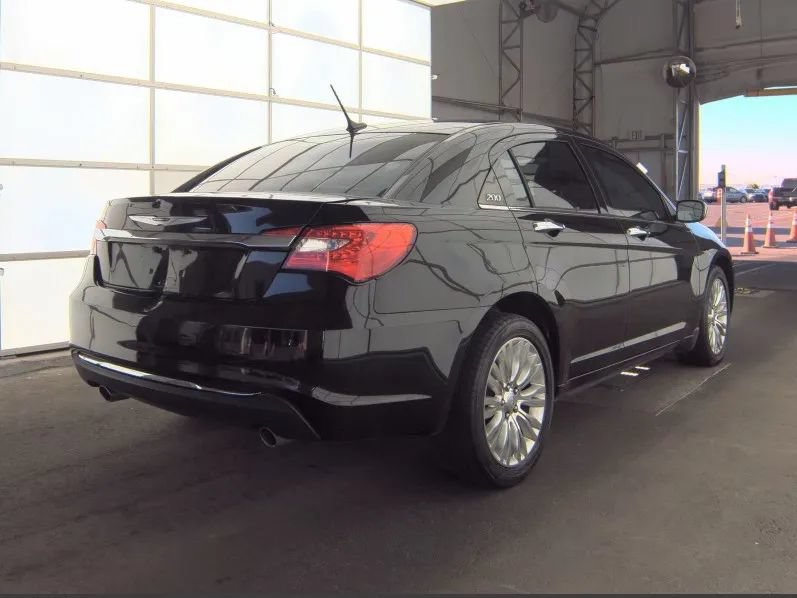 Used 2011 Chrysler 200 Limited FWD image 2