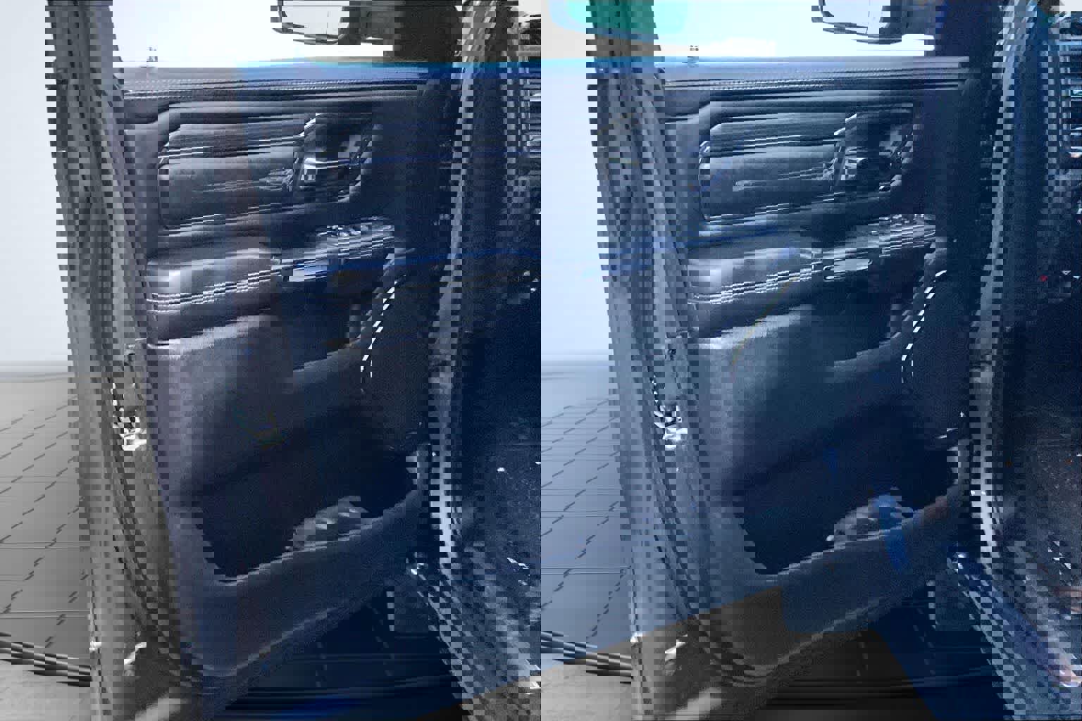 Used 2022 RAM 1500 Limited w/ Body-Colour Bumper Group image 28