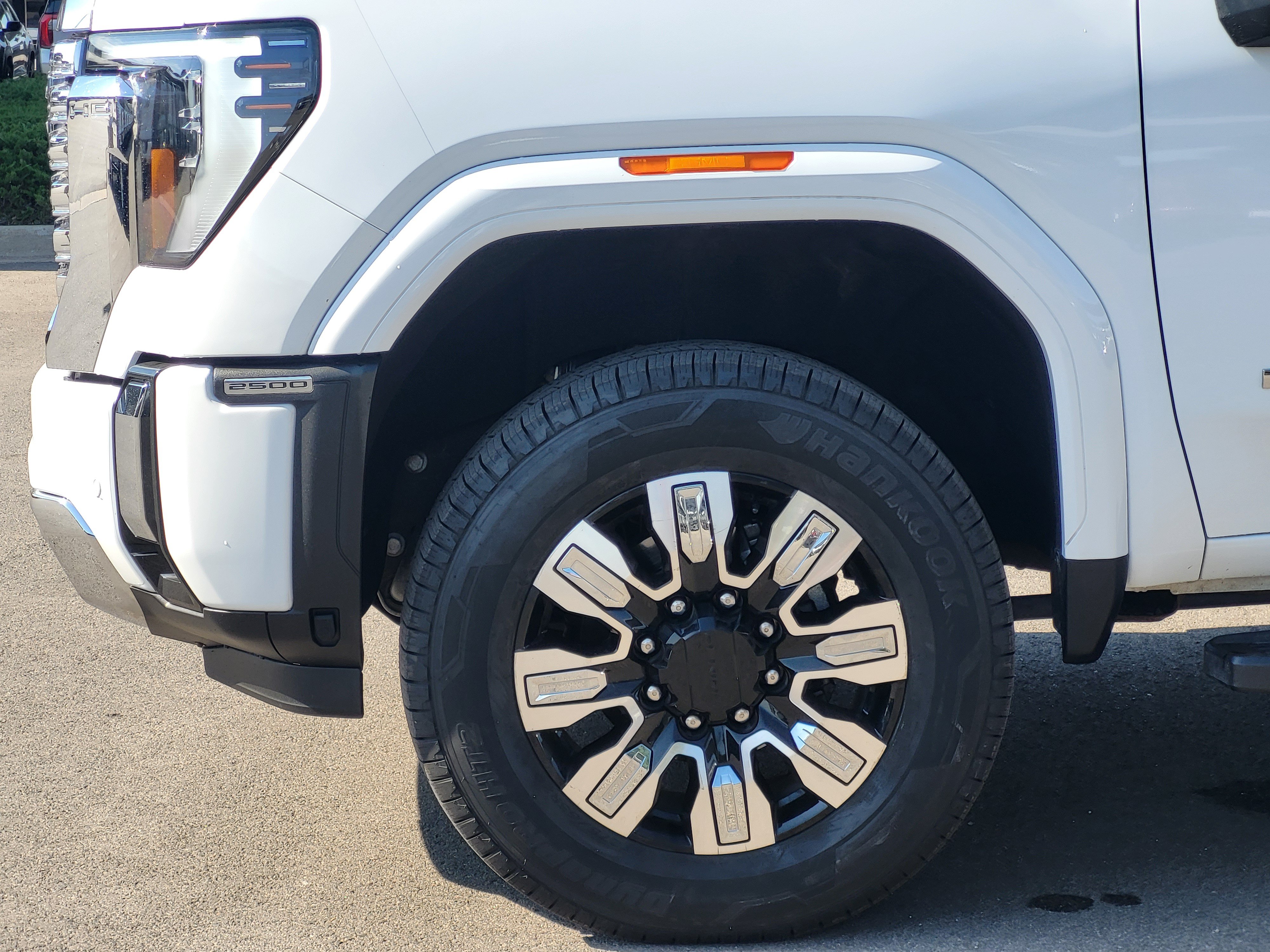 Used 2024 GMC Sierra 2500 Denali w/ Denali Reserve Package AWD/4WD image 9