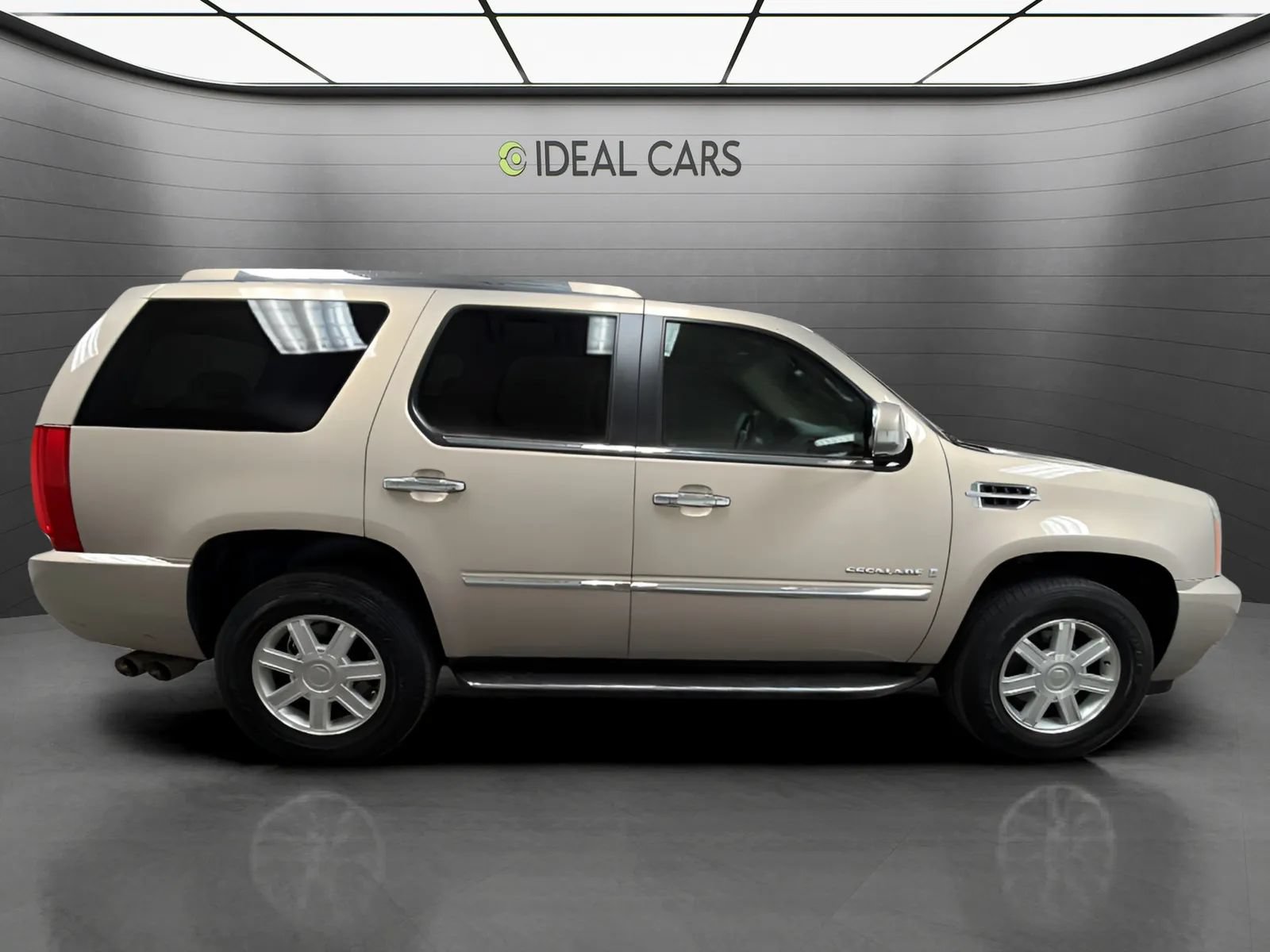 Used 2008 Cadillac Escalade AWD image 4