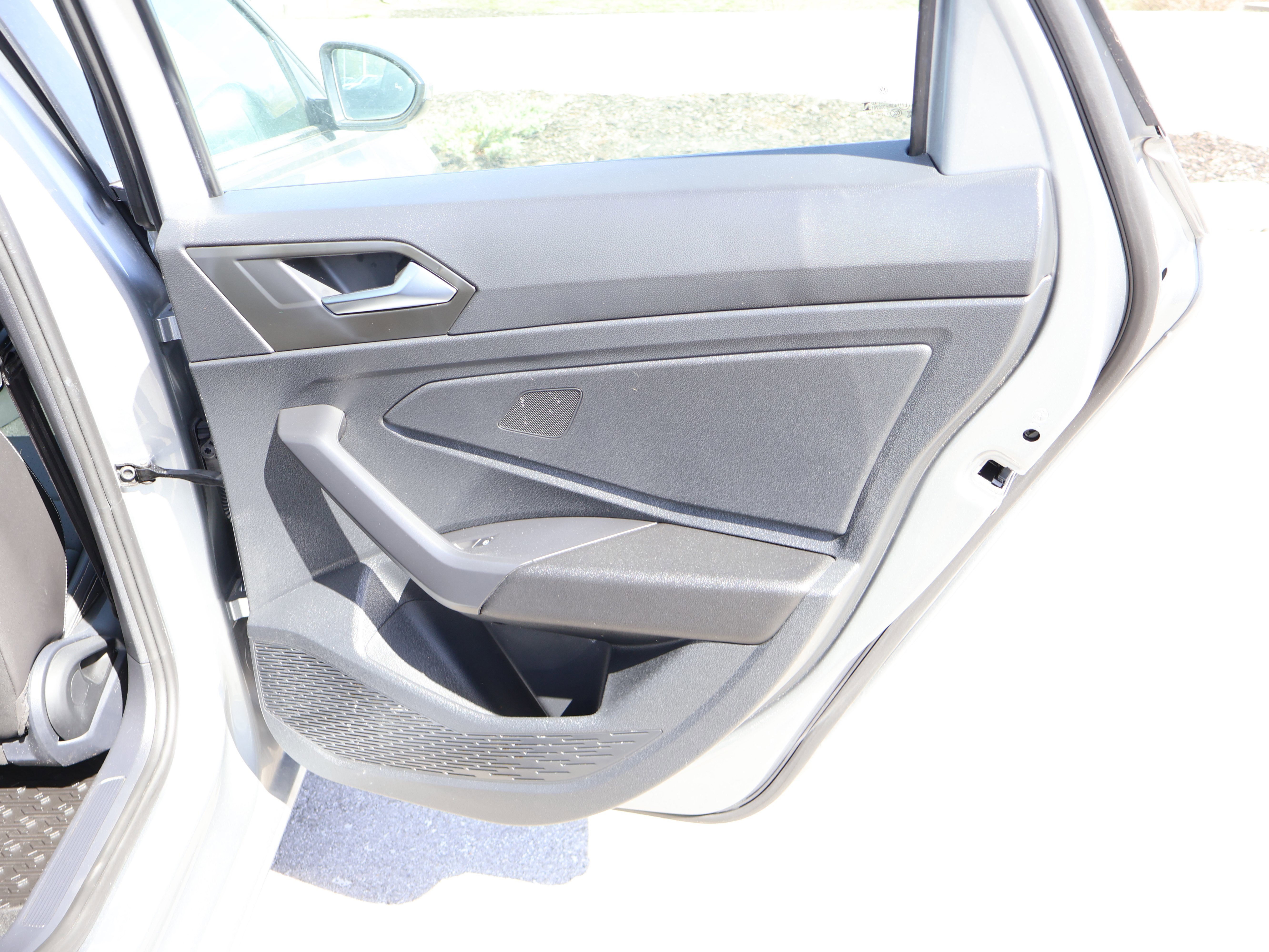 Used 2024 Volkswagen Jetta SE w/ Panoramic Sunroof Package image 12