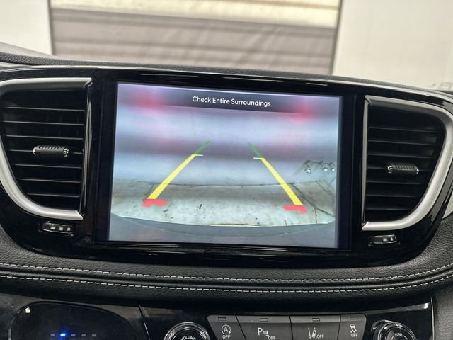 Used 2025 Chrysler Pacifica Limited AWD/4WD image 25