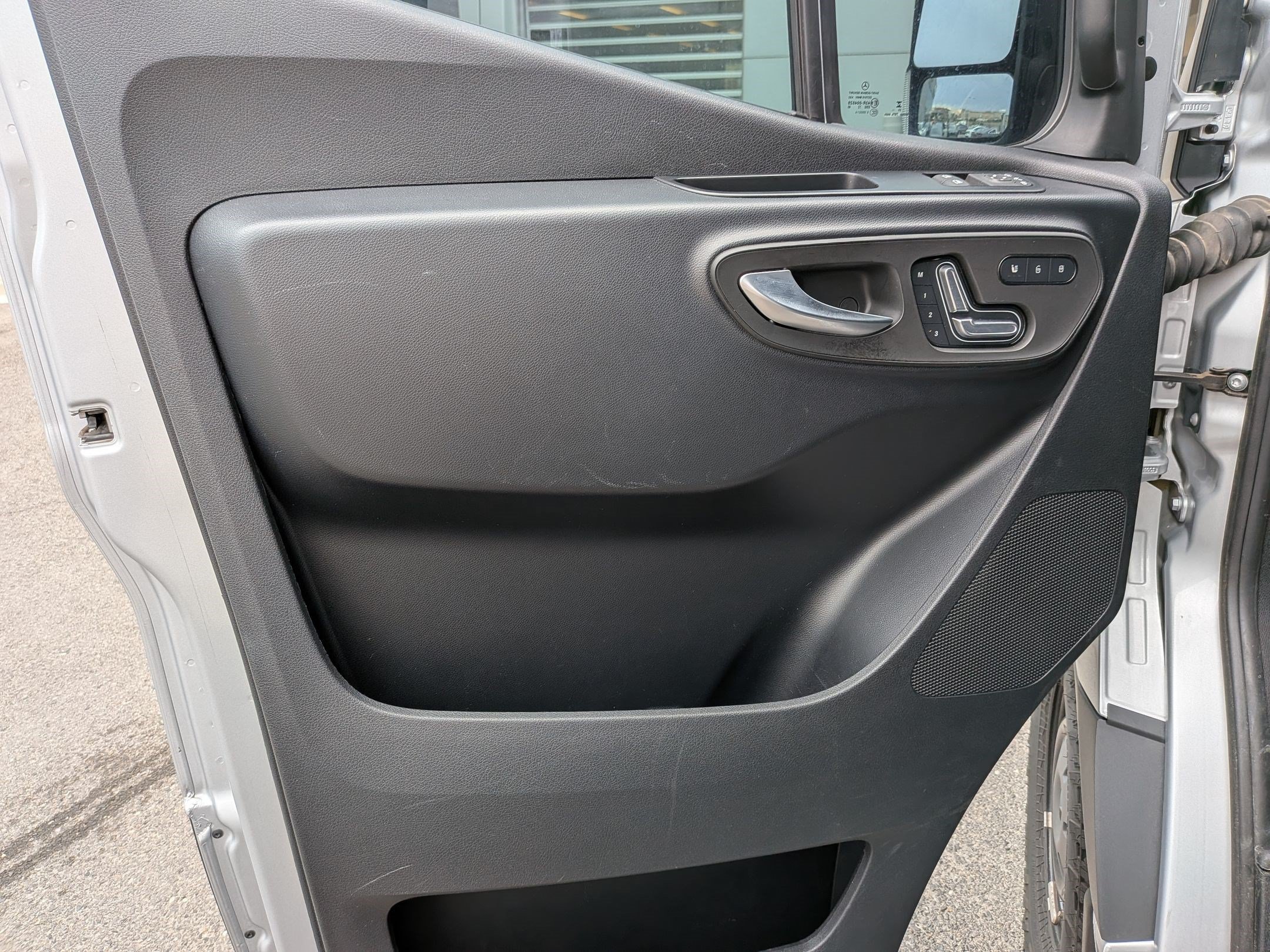 Used 2024 Mercedes-Benz Sprinter 2500 image 10