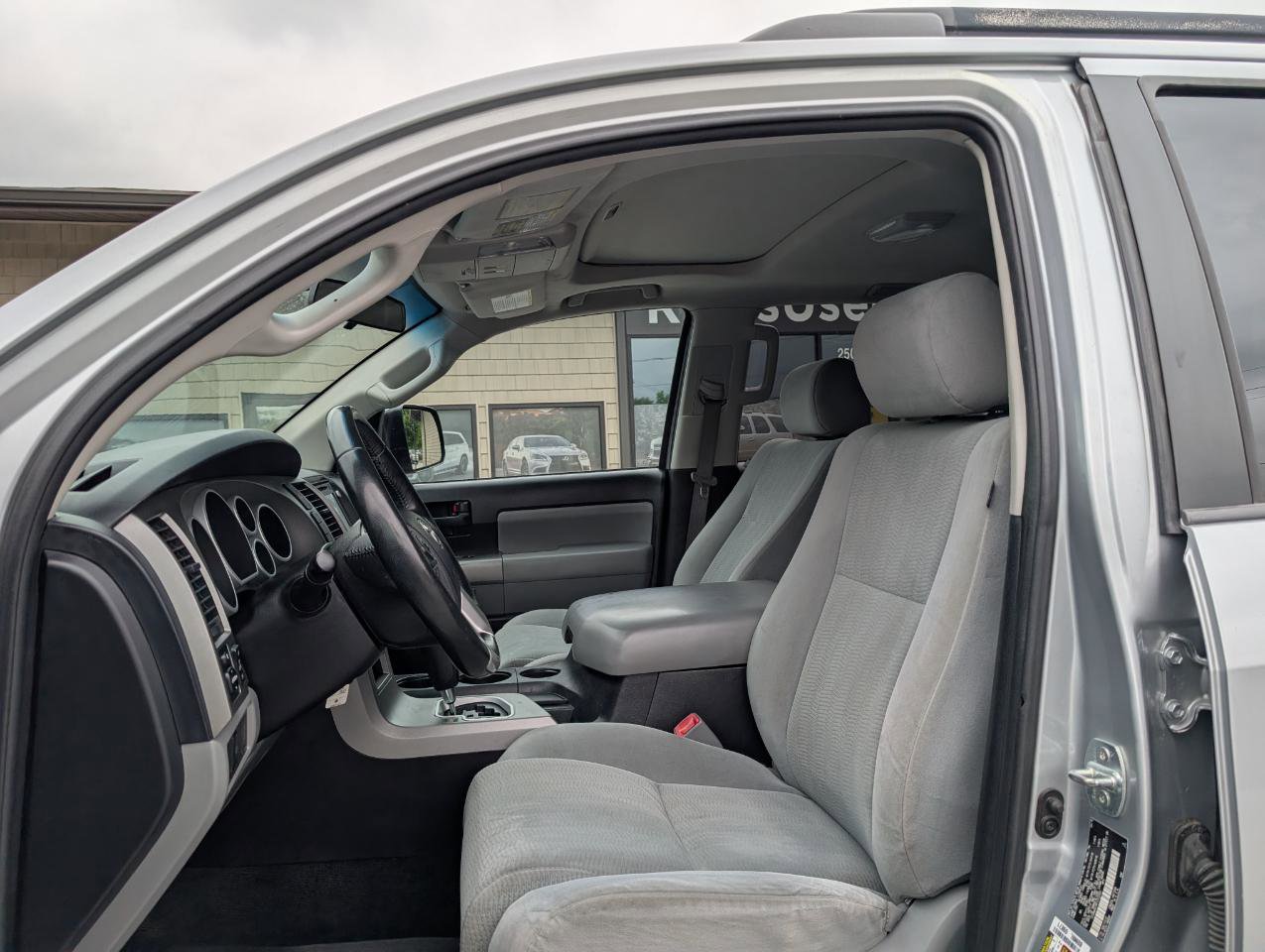 Used 2015 Toyota Sequoia SR5 AWD/4WD image 13