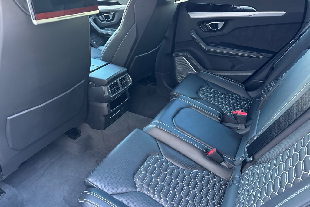 Used 2019 Lamborghini Urus AWD/4WD image 7