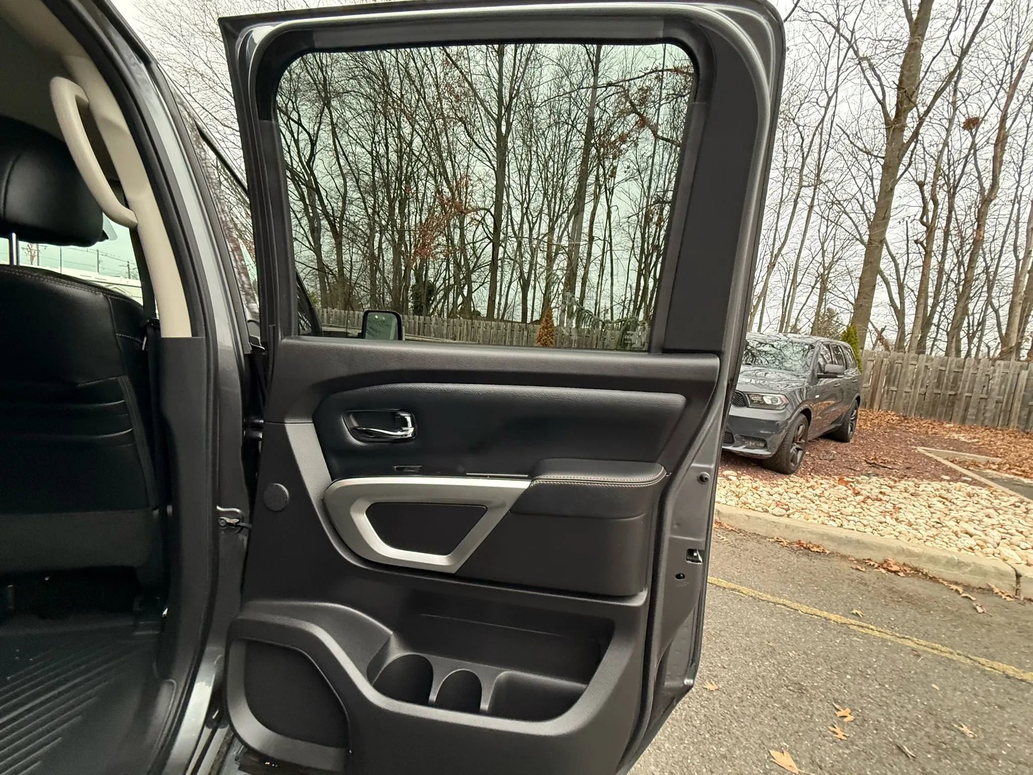 Used 2017 Nissan Titan SL image 25