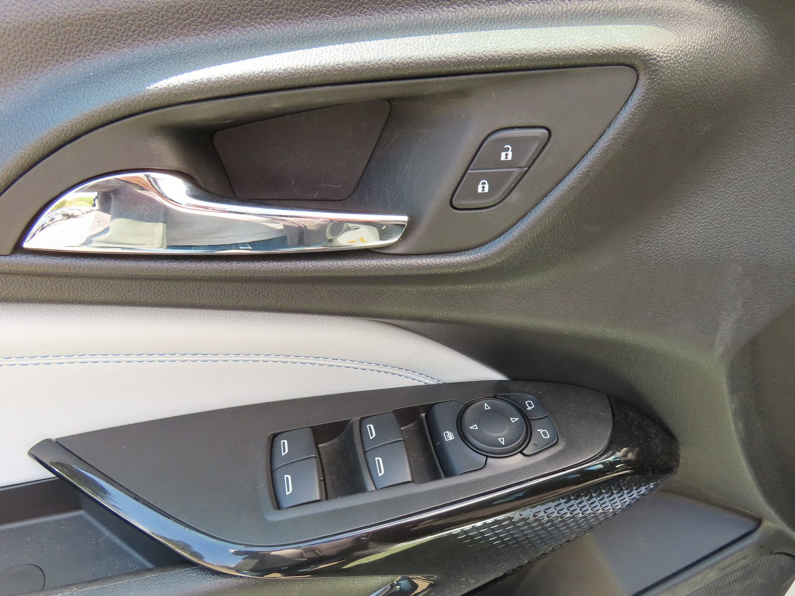 Used 2024 Chevrolet Trax LT w/ Driver Confidence Package image 12