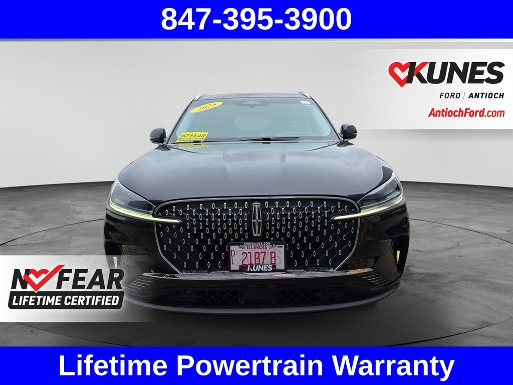 Used 2025 Lincoln Aviator AWD image 2