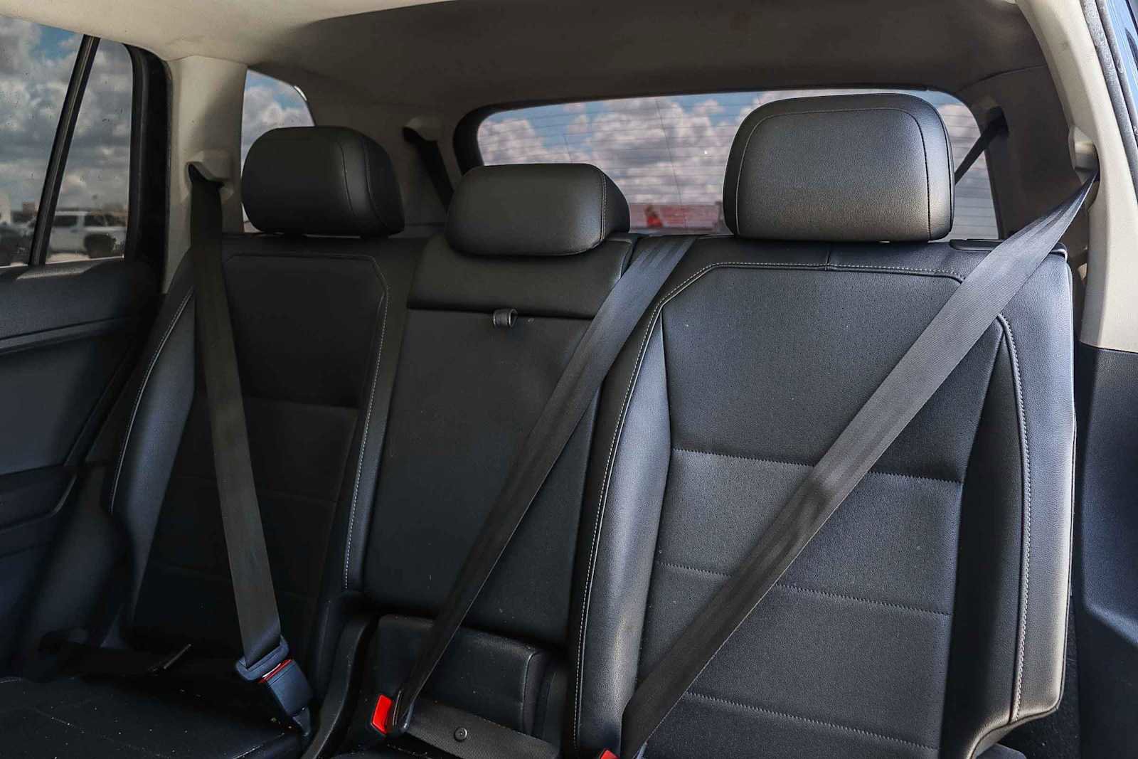 Used 2020 Volkswagen Tiguan SEL FWD image 17