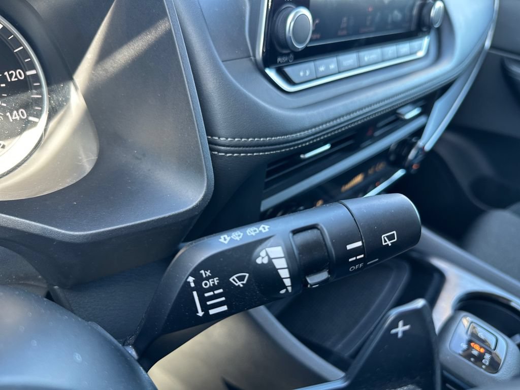 Used 2025 Nissan Rogue SV AWD/4WD image 24