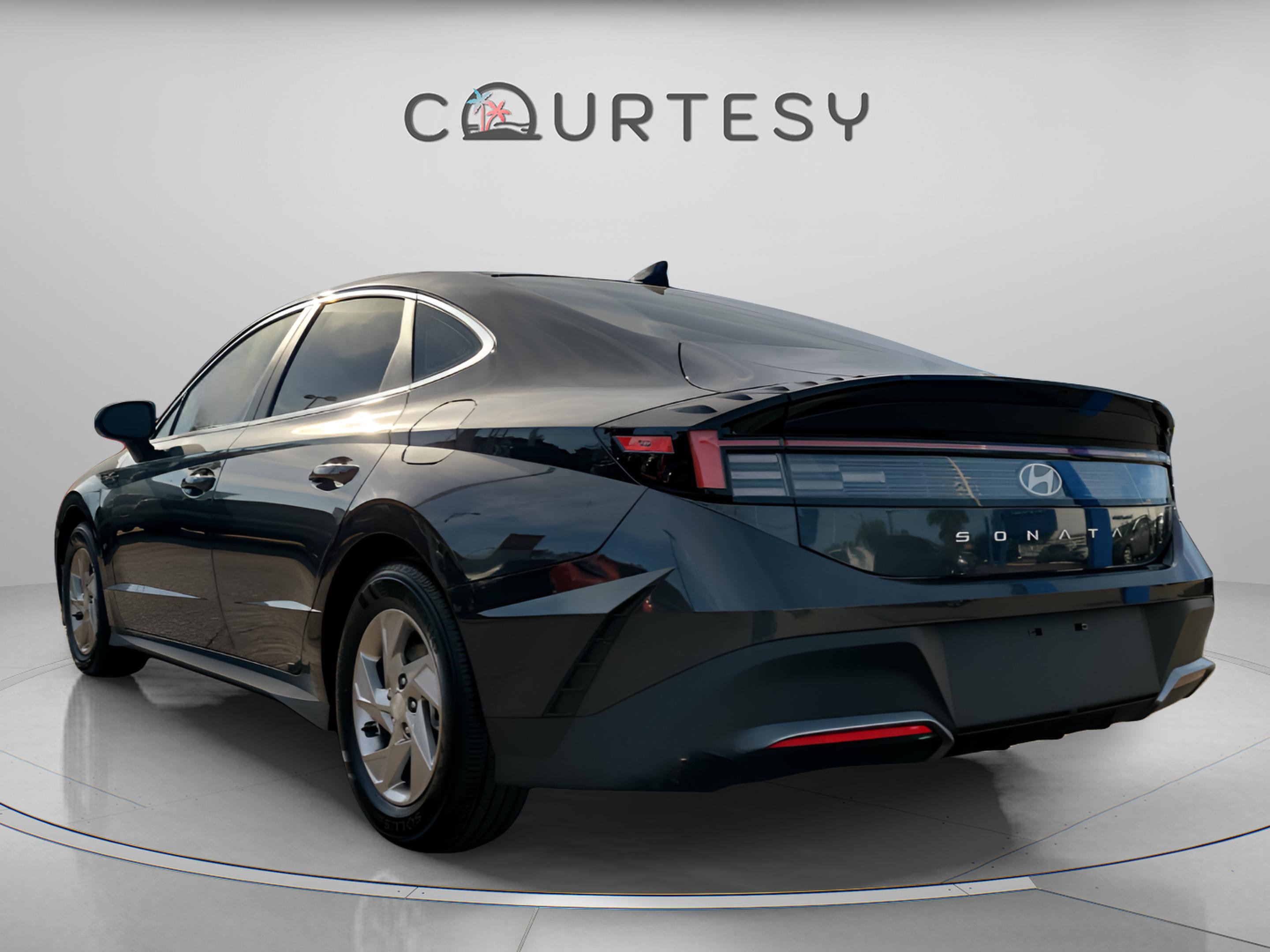 Used 2025 Hyundai Sonata SE image 2