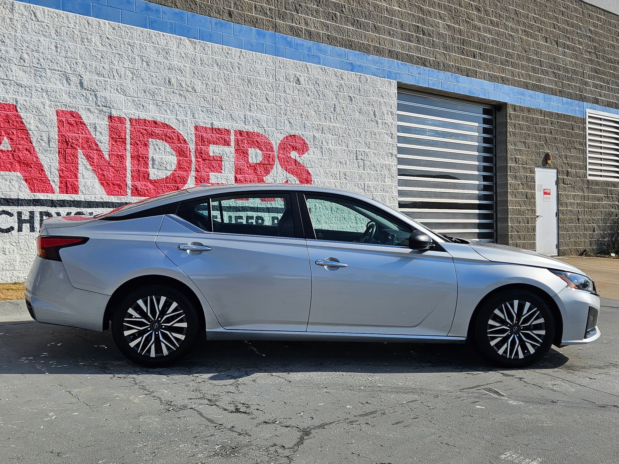 Used 2024 Nissan Altima 2.5 SV image 8