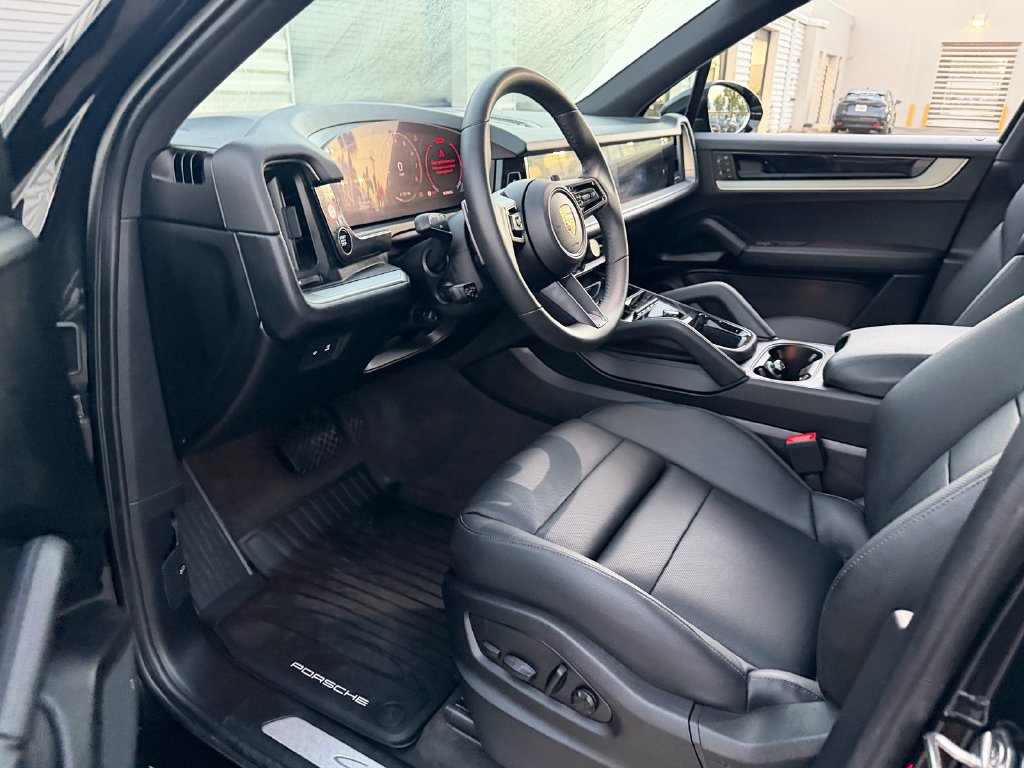 Used 2025 Porsche Cayenne w/ Premium Package Plus AWD/4WD image 11