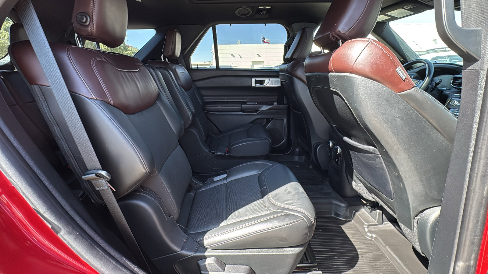 Used 2020 Ford Explorer Platinum w/ Premium Technology Package image 27