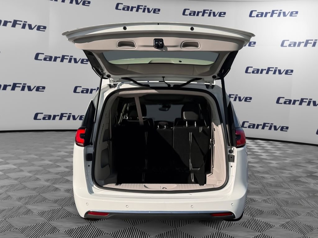Used 2024 Chrysler Pacifica Limited image 11