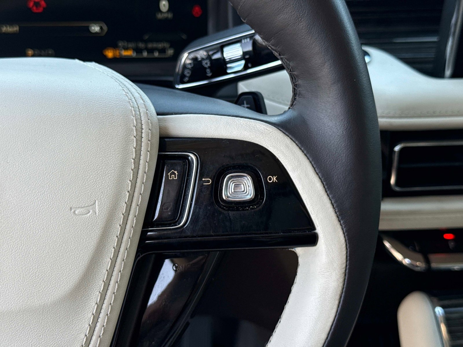 Used 2023 Lincoln Aviator Black Label w/ Dynamic Handling Package image 33