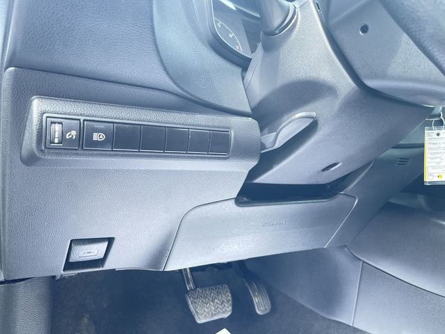Used 2025 Toyota Corolla LE FWD image 16