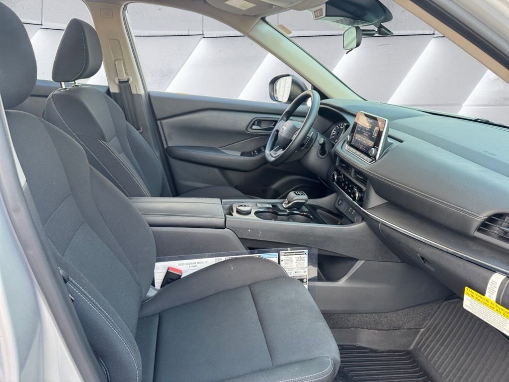 Used 2025 Nissan Rogue S image 13