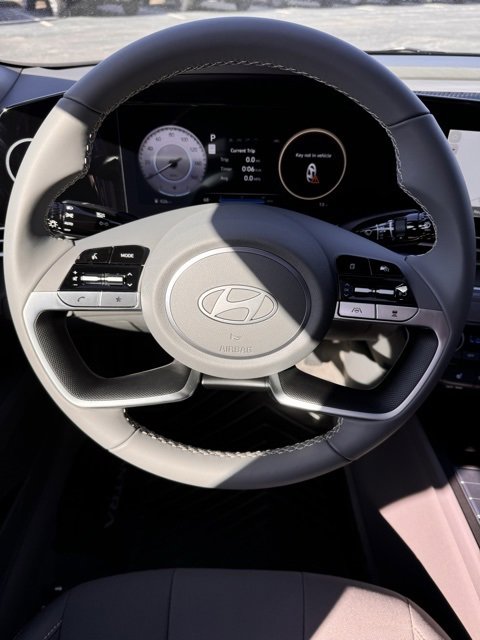 Used 2025 Hyundai Elantra SEL image 26