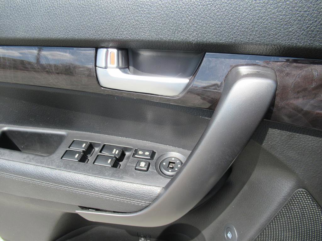 Used 2014 Kia Sorento LX image 19