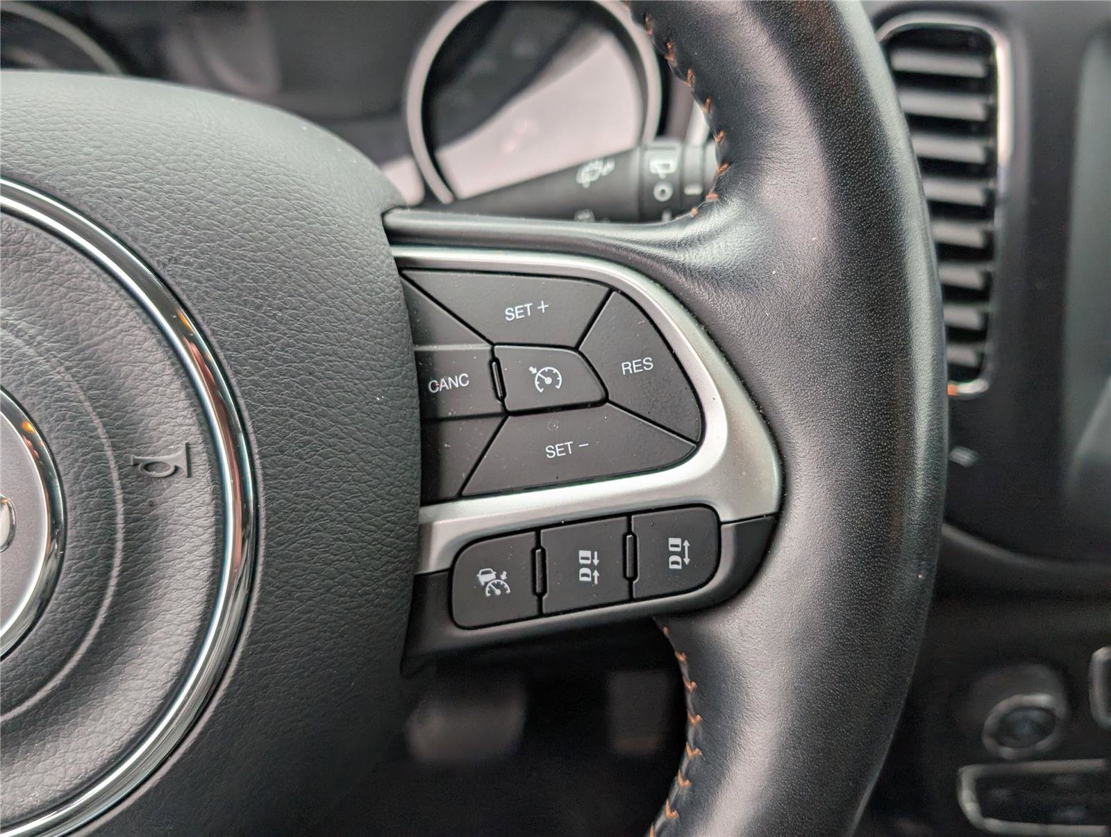 Used 2021 Jeep Compass Latitude w/ Driver Assistance Group image 20