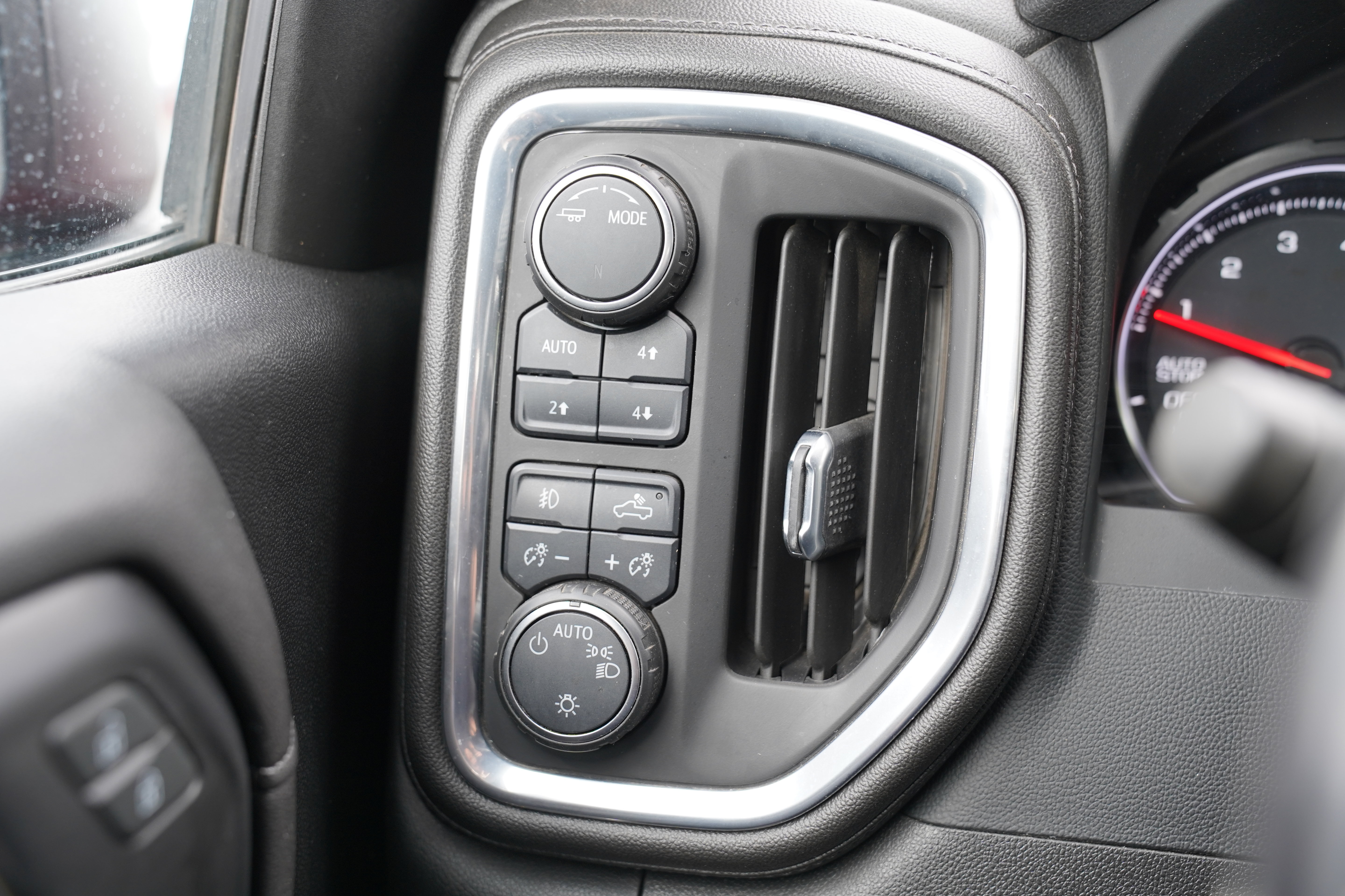 Used 2022 Chevrolet Silverado 1500 RST AWD/4WD image 27