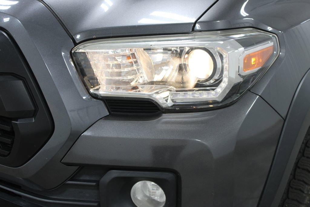 Used 2020 Toyota Tacoma TRD Off-Road w/ TRD Premium Off Road Package AWD/4WD image 13