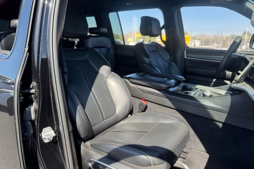 Used 2023 Jeep Wagoneer L Series II w/ Premium Group I AWD/4WD image 15