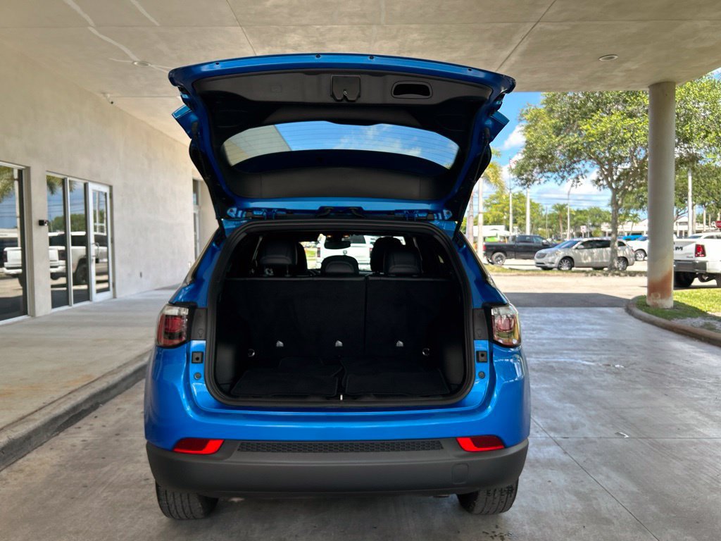 Used 2025 Jeep Compass Latitude AWD/4WD image 33