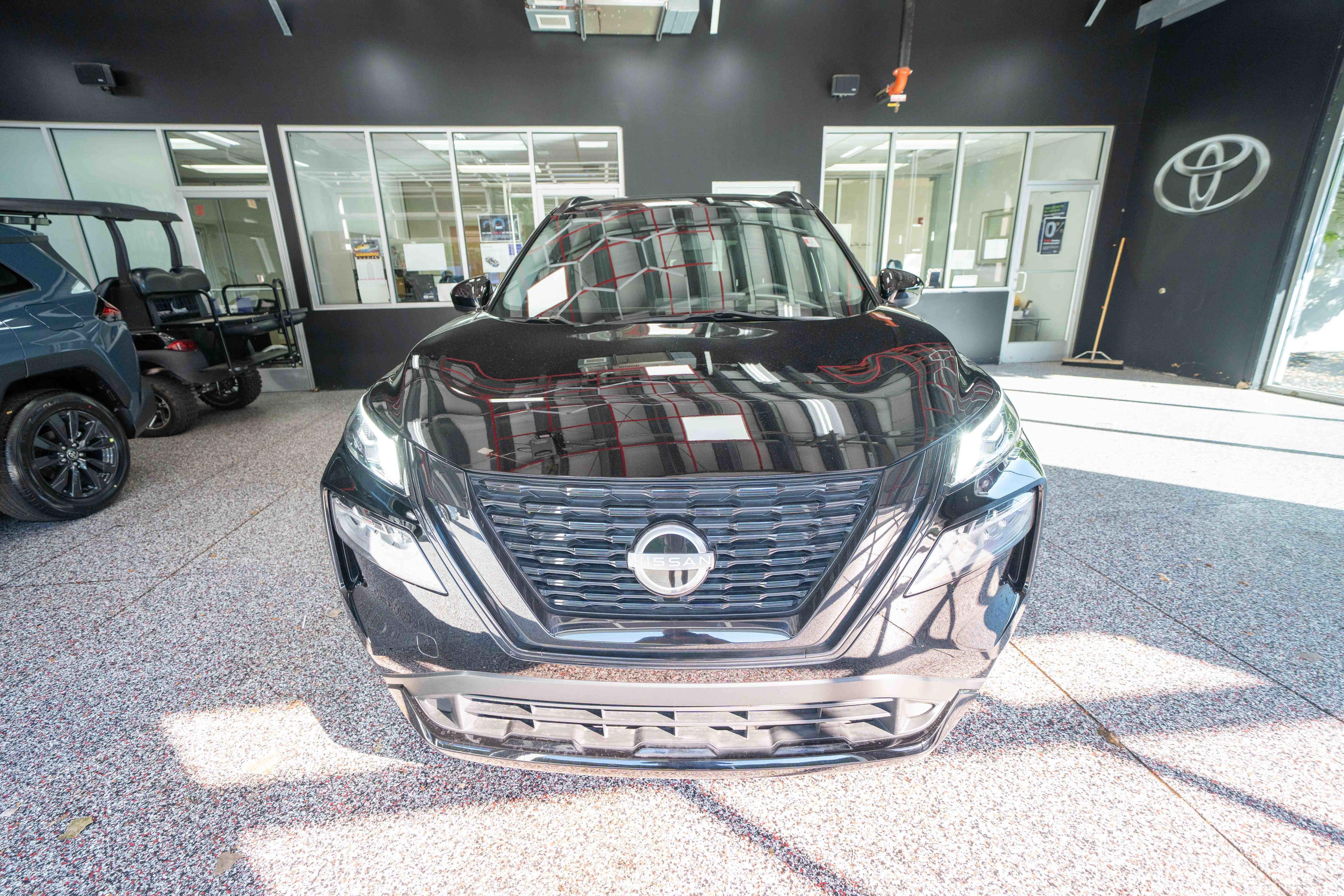 Used 2023 Nissan Rogue SV w/ SV Premium B Package AWD/4WD image 6