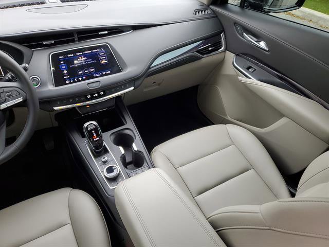 Used 2023 Cadillac XT4 Luxury image 39