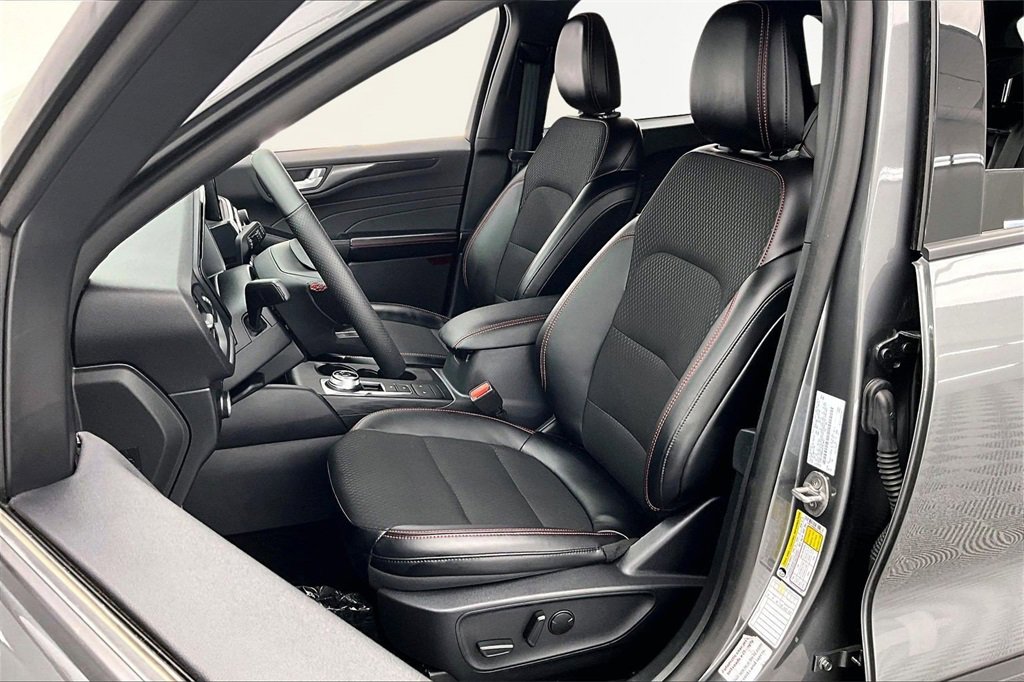 Used 2025 Ford Escape ST-Line image 25