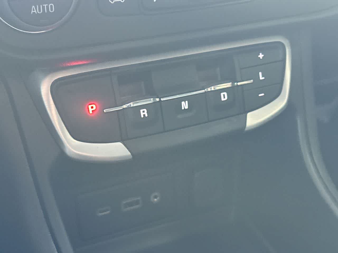 Used 2023 GMC Terrain SLE w/ Driver Convenience Package FWD image 21