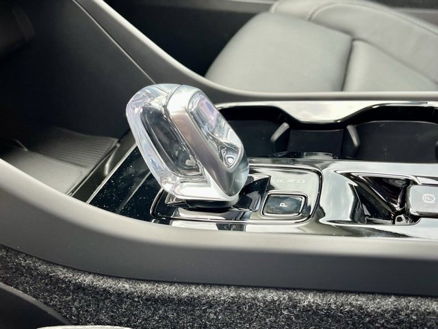 New 2025 Volvo XC40 B5 Ultra w/ Climate Package image 19