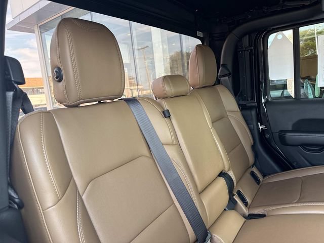 Used 2023 Jeep Gladiator Rubicon w/ Cold Weather Group AWD/4WD image 55