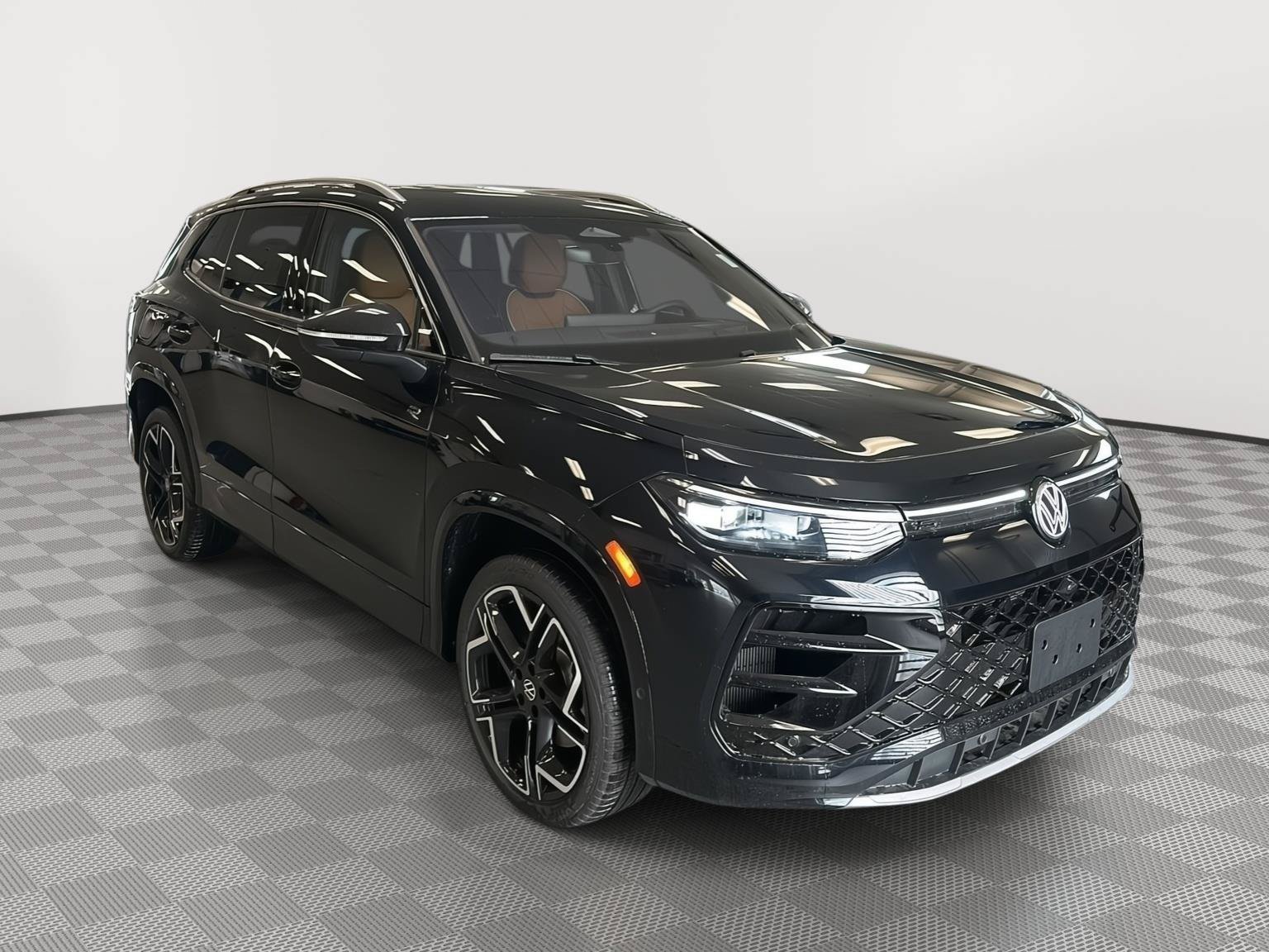 New 2026 Volkswagen Tiguan SEL R-Line AWD/4WD image 3