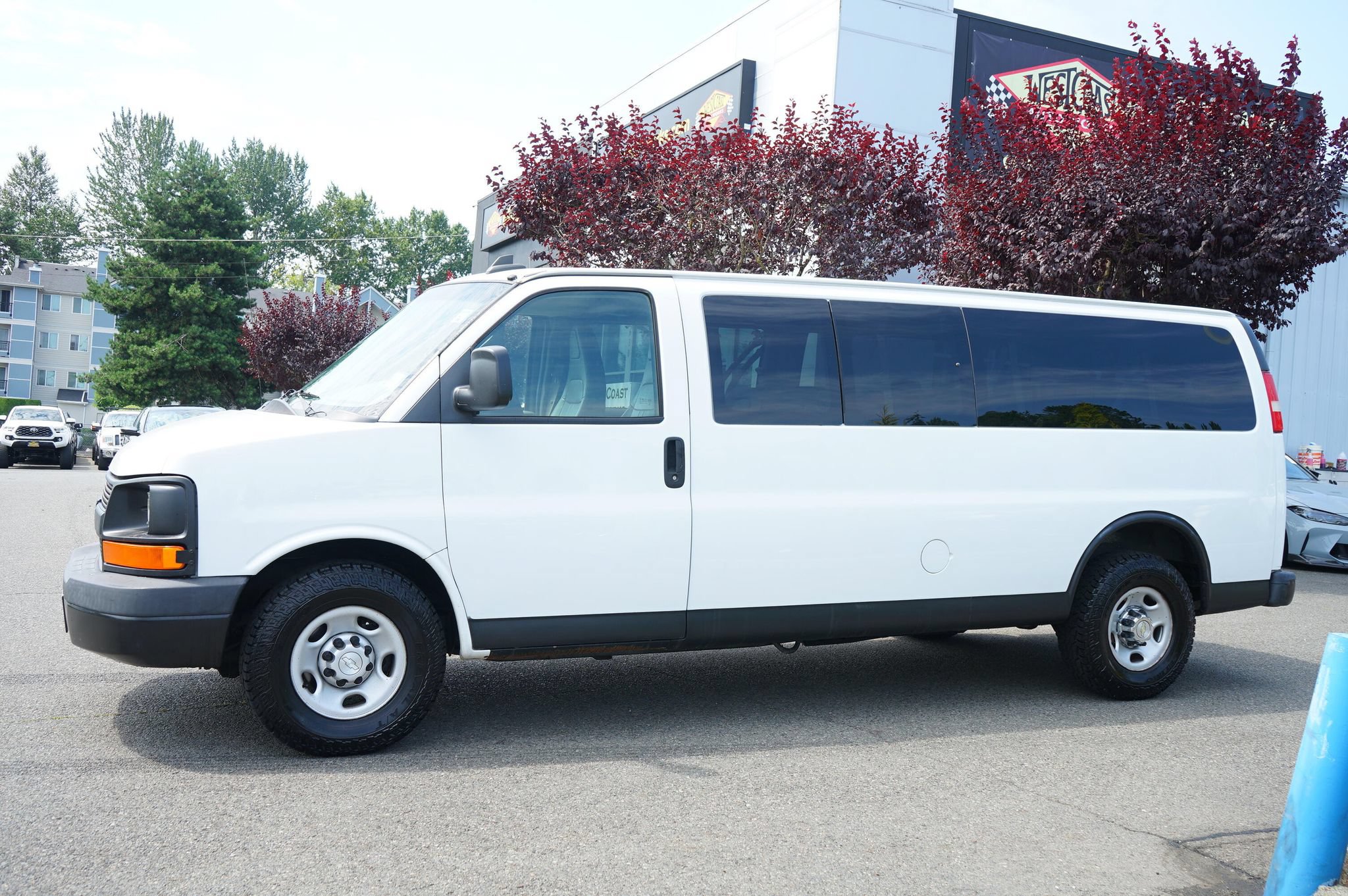 Used 2017 Chevrolet Express 3500 LS RWD image 2