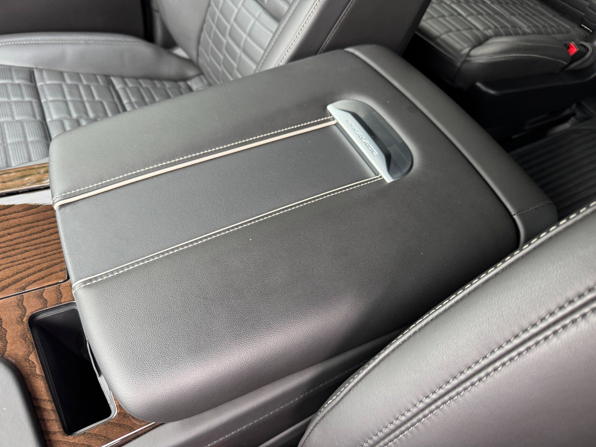 Used 2024 Cadillac Escalade ESV Sport Platinum w/ LPO, ONYX Package image 41