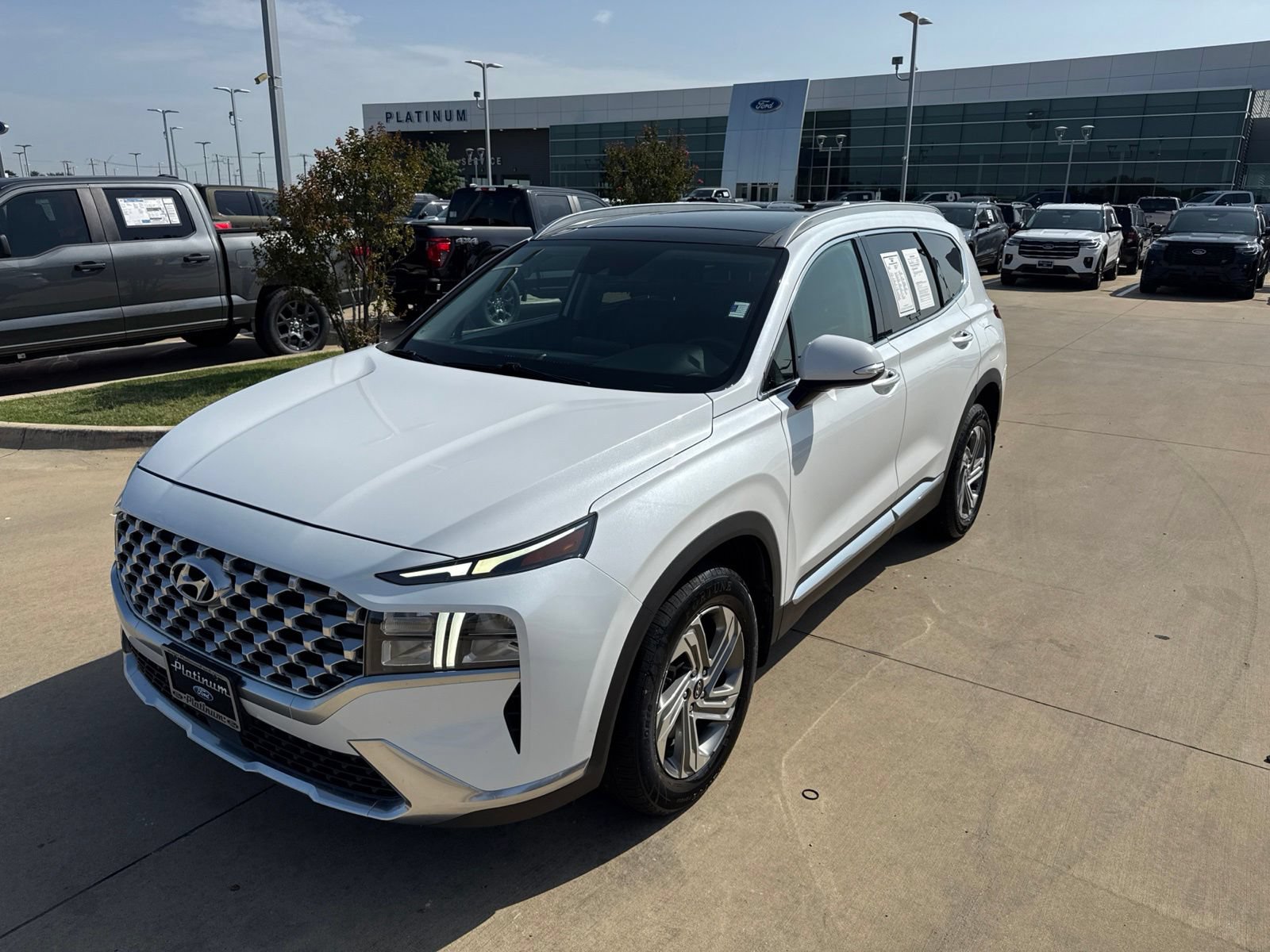 Used 2022 Hyundai Santa Fe SEL w/ Convenience + Premium Package FWD image 3