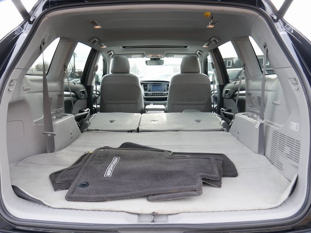 Used 2019 Toyota Highlander XLE image 12