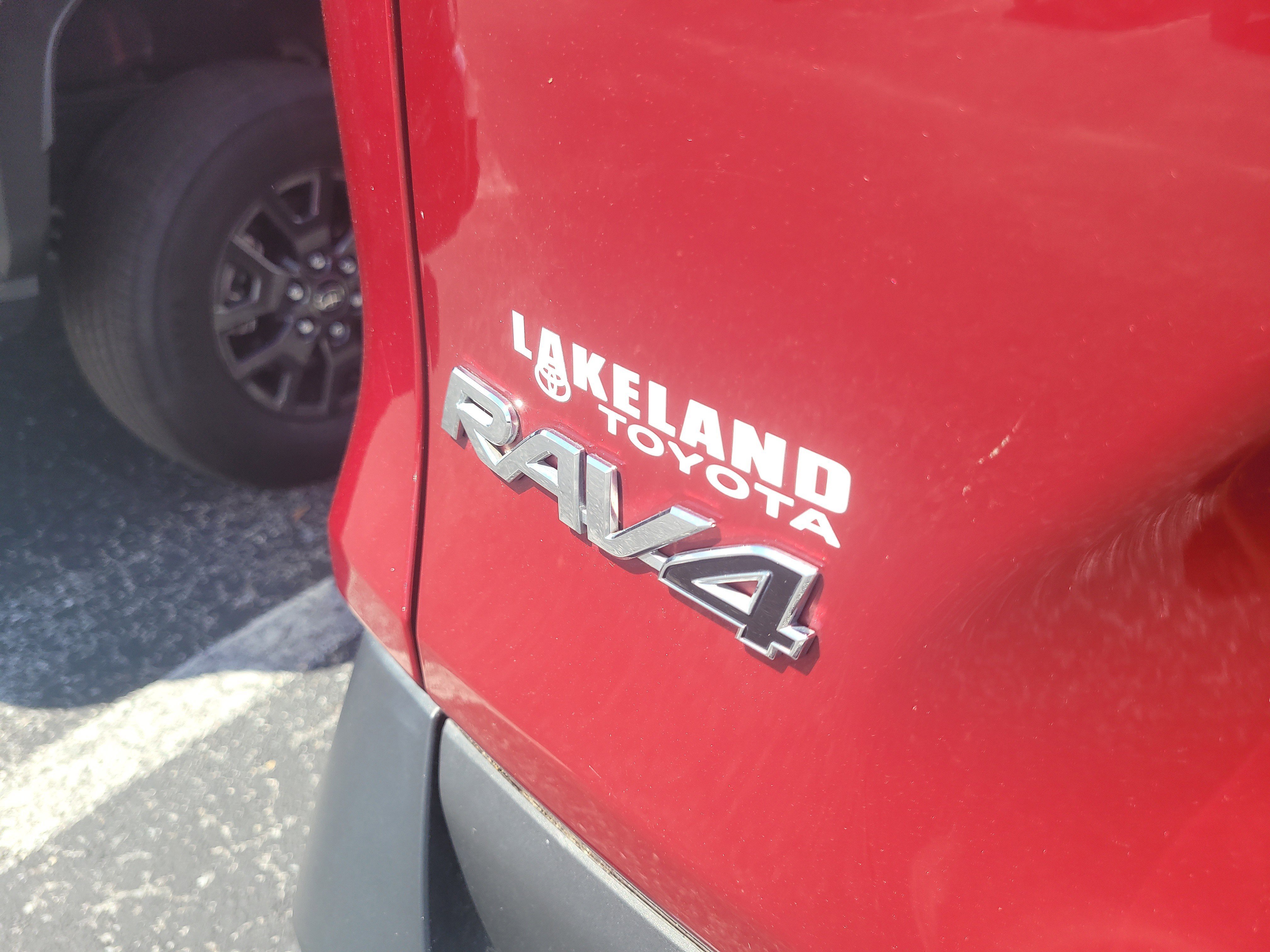 Used 2024 Toyota RAV4 XLE w/ Convenience Package FWD image 11