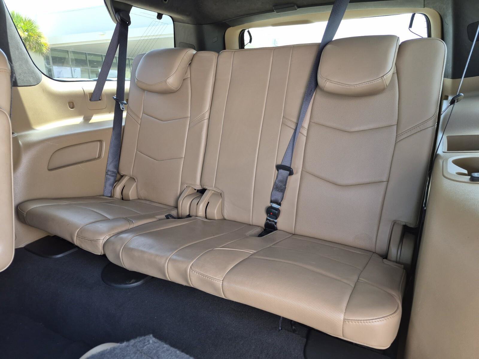 Used 2019 Cadillac Escalade ESV Platinum AWD/4WD image 18