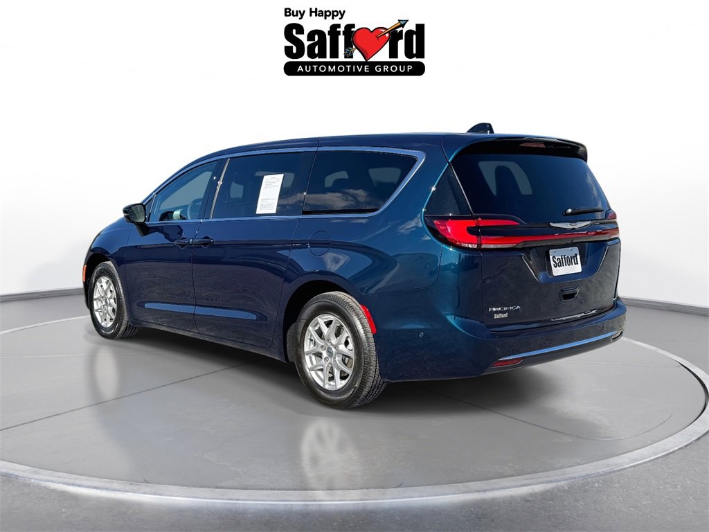 Used 2025 Chrysler Pacifica Select image 5