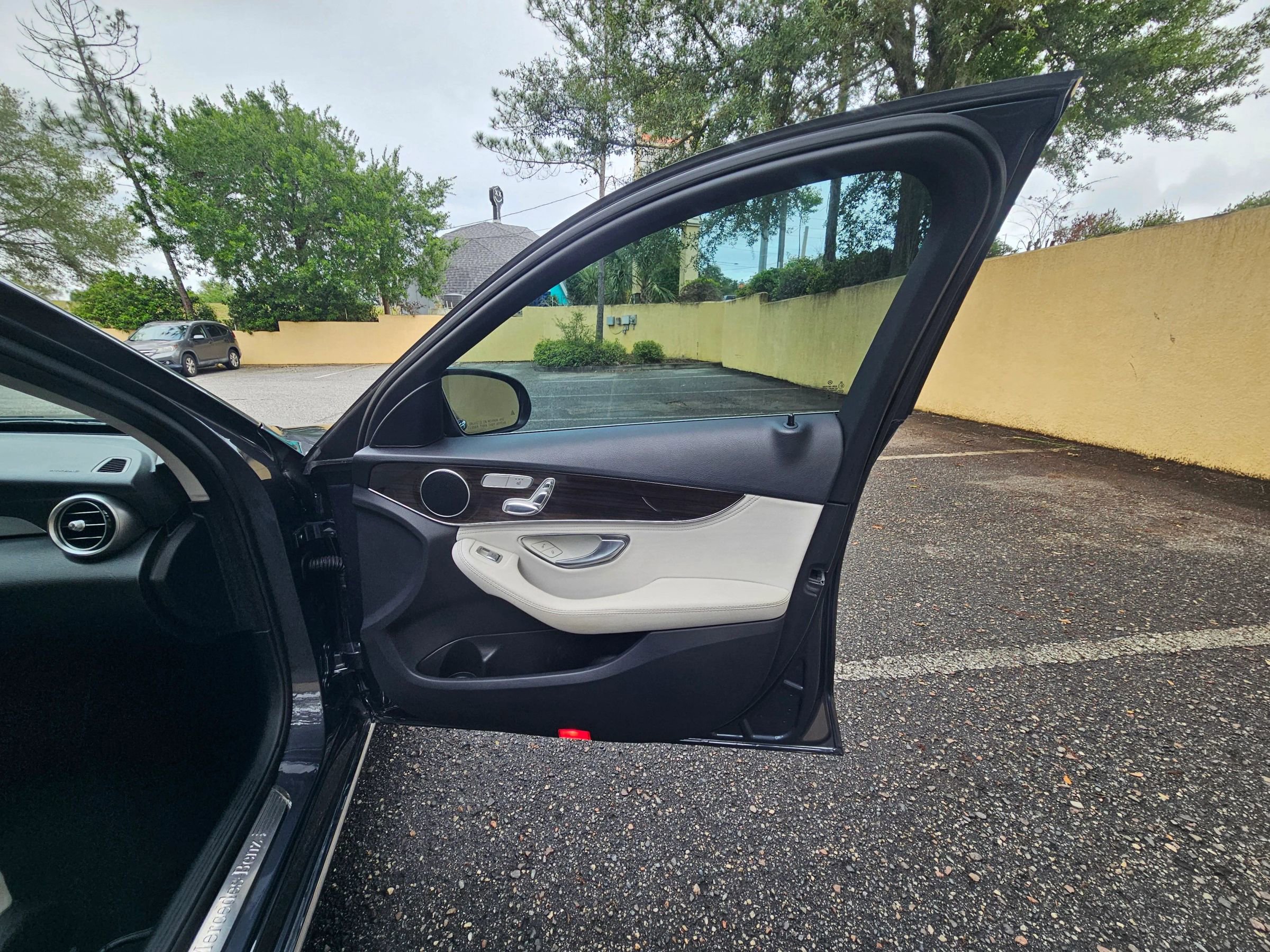 Used 2016 Mercedes-Benz C 300 4MATIC Sedan image 38
